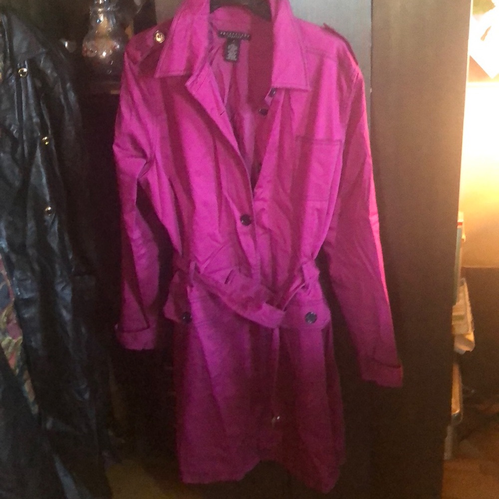 Cotton spandex rain coat burgundy Blk buttons front pockets Epaulet shlders